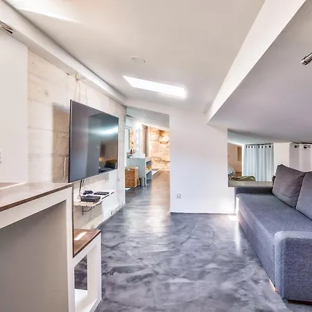 Artistic Loft Travel Experience Apartment