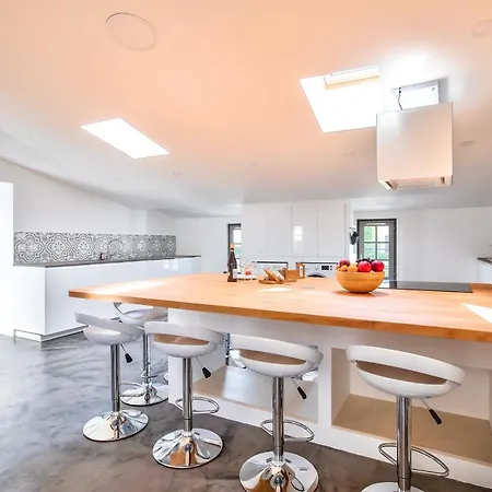 Artistic Loft Travel Experience Apartment